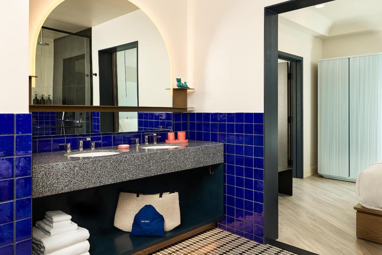 Corner Suite
