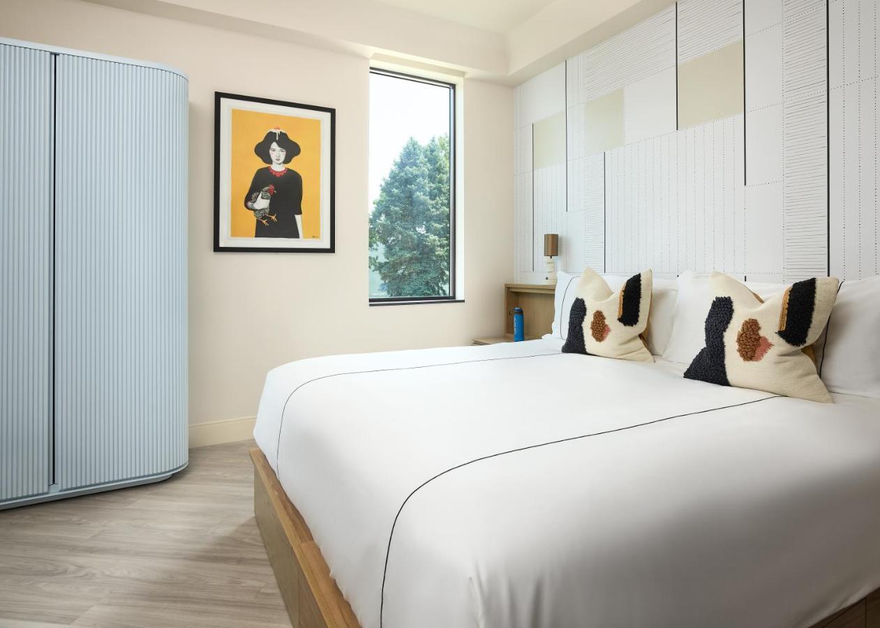 Corner Suite
