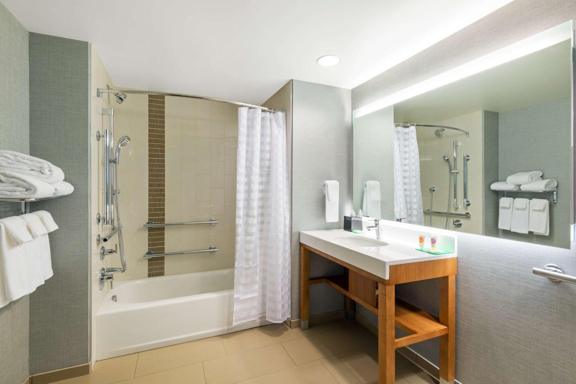 King Room Accessible Tub Disability Access