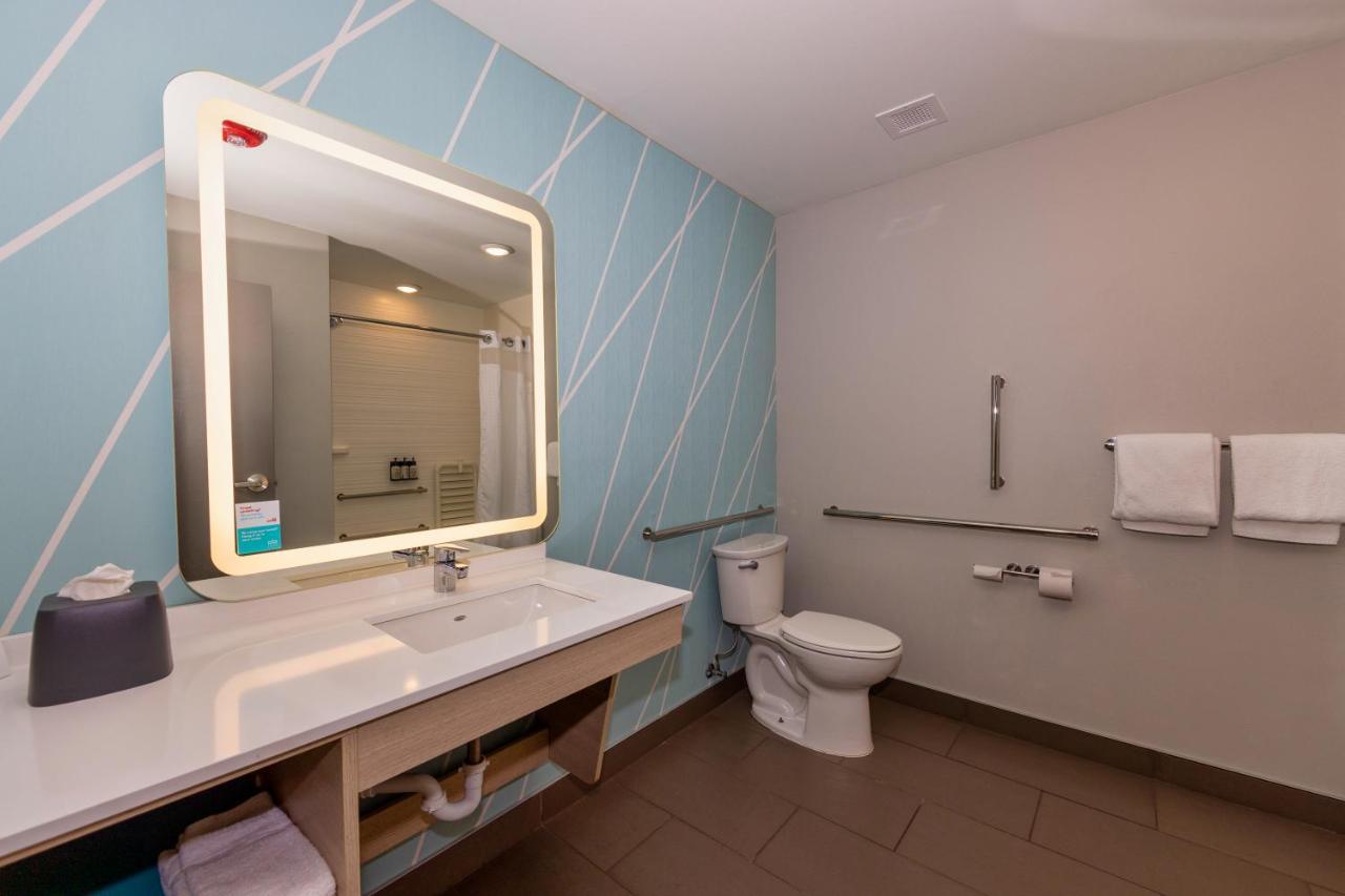 King Room Mobility Access or Non-Smoking