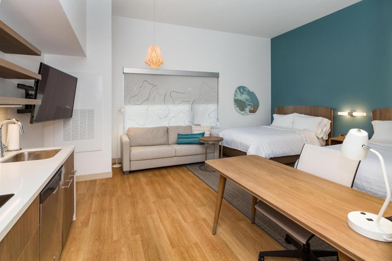 Studio, 2 Queen, Sofa bed