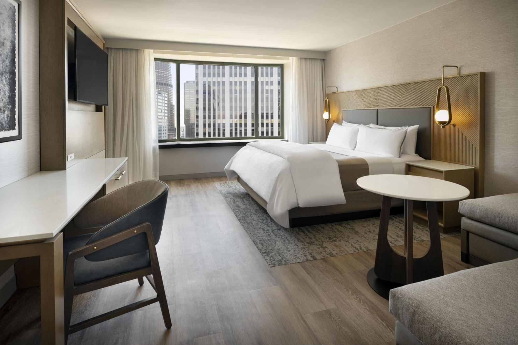 Deluxe King Room City View High Floor or Hearing Accessible