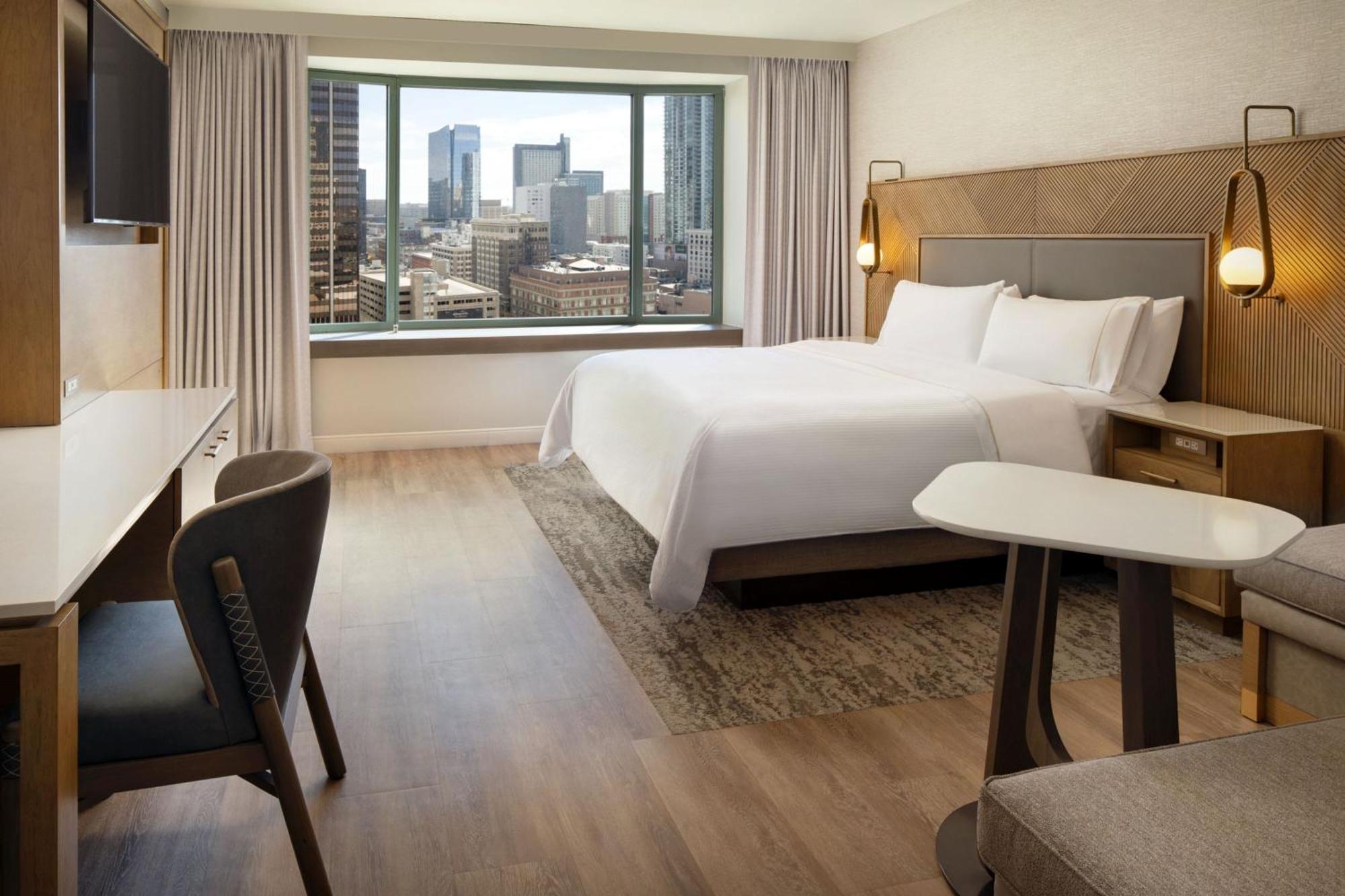 Deluxe King Room City View High Floor or Hearing Accessible