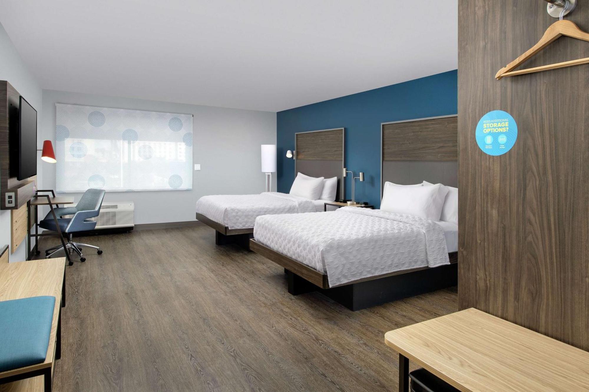 Queen Room Two Queen Beds Accessible Tub Mobility Access