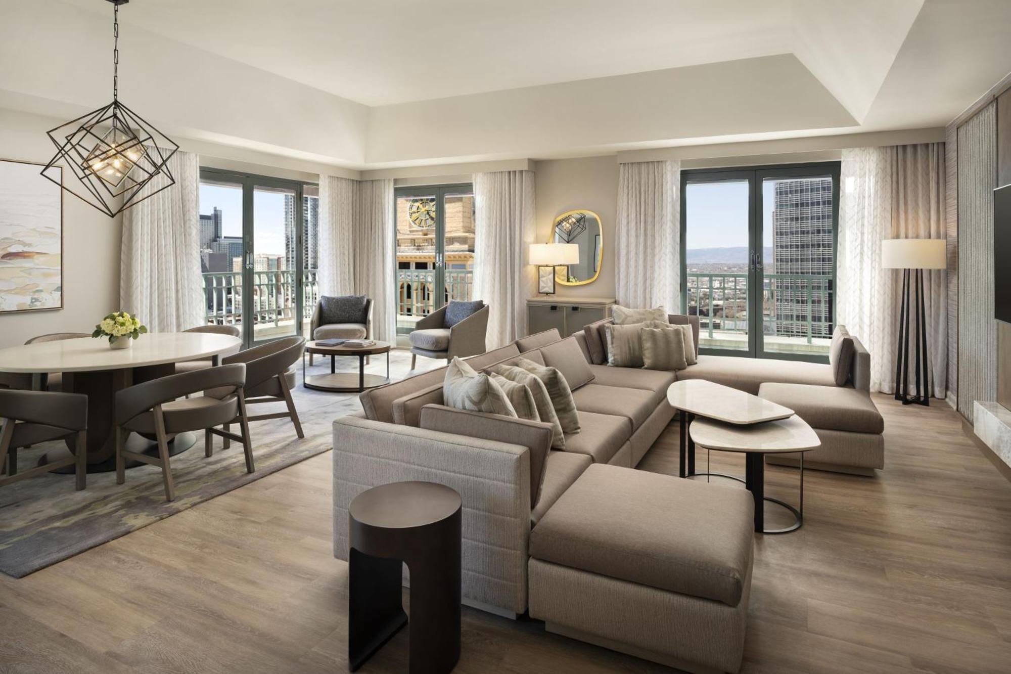 Luxury Suite 1 Bedroom Suite 1 King