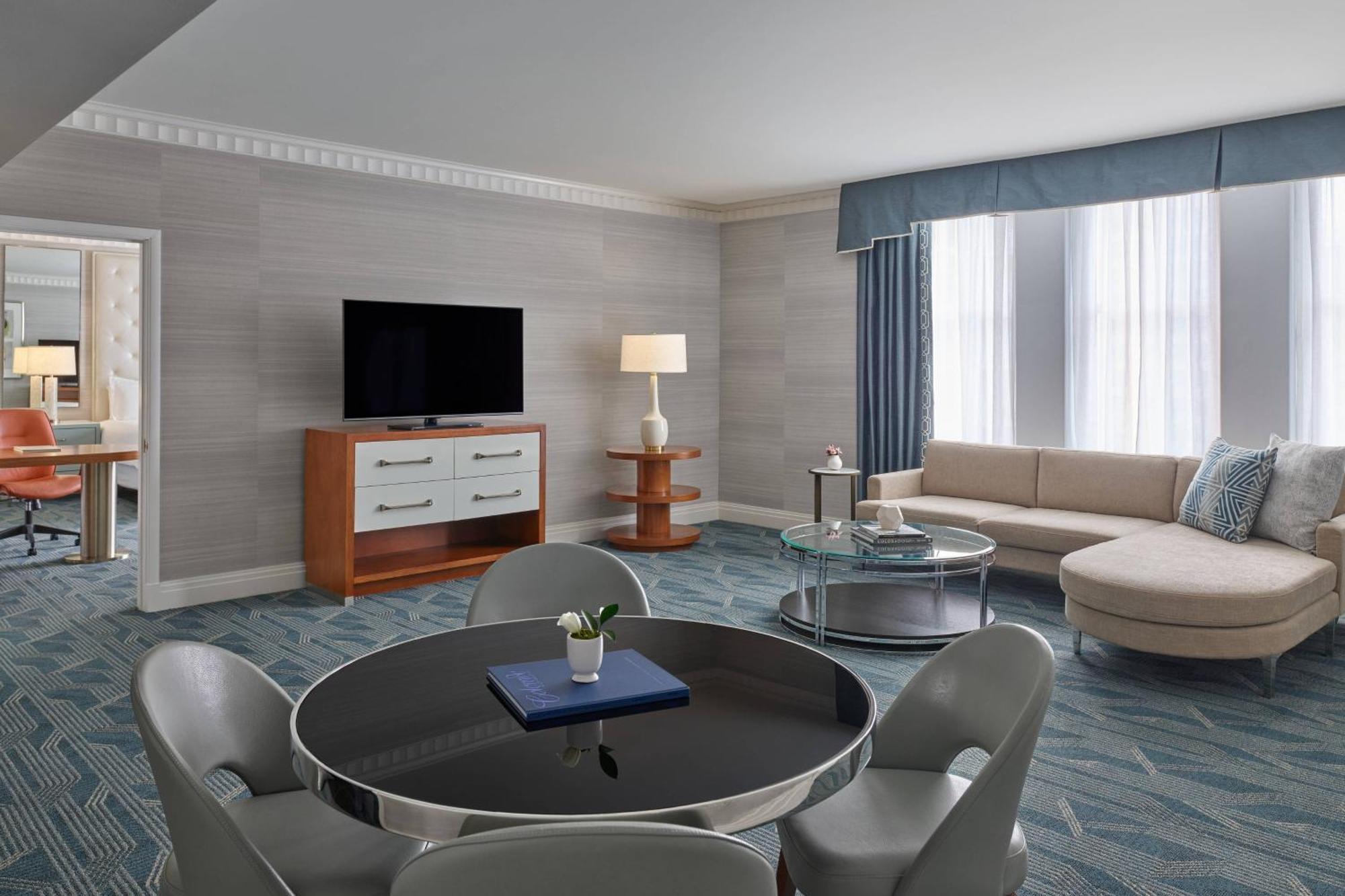 One-Bedroom Royal King Suite City View