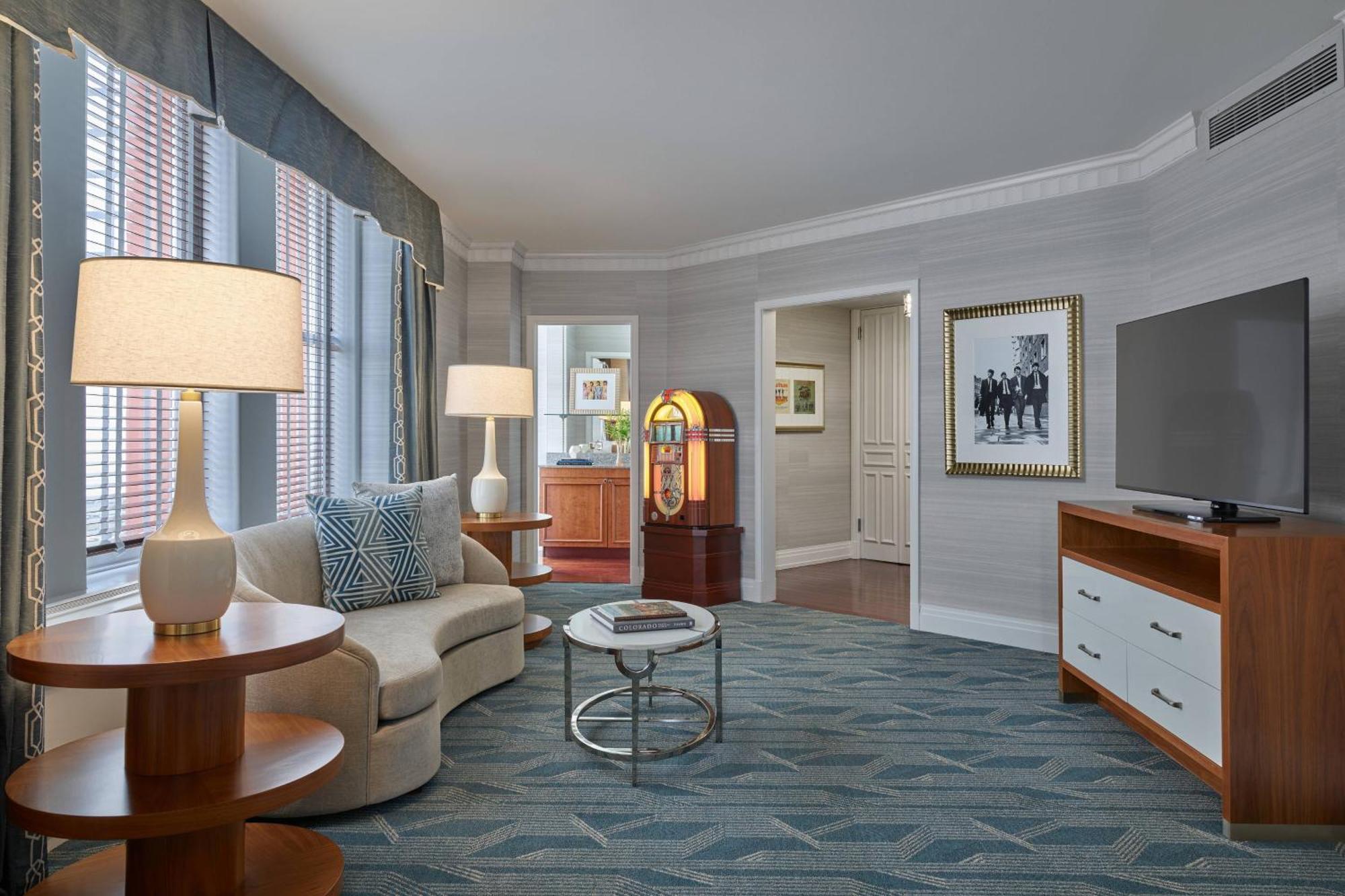 One-Bedroom Beatles King Suite City View