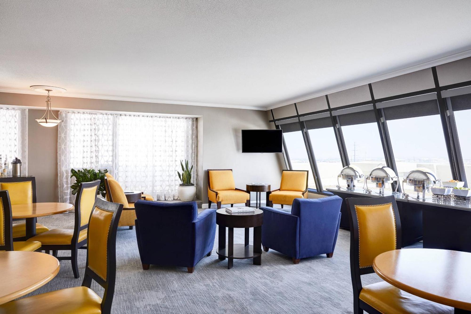Queen Room Mountain View High Floor or Club Level
