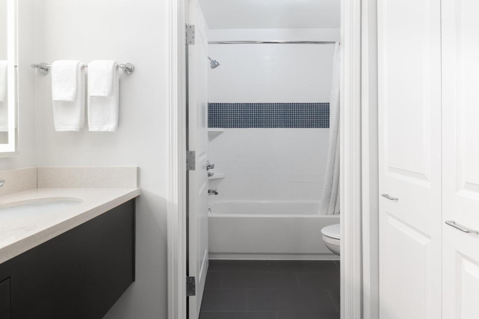 One-Bedroom Queen Suite Two Queen Beds,1704974150:JPEG