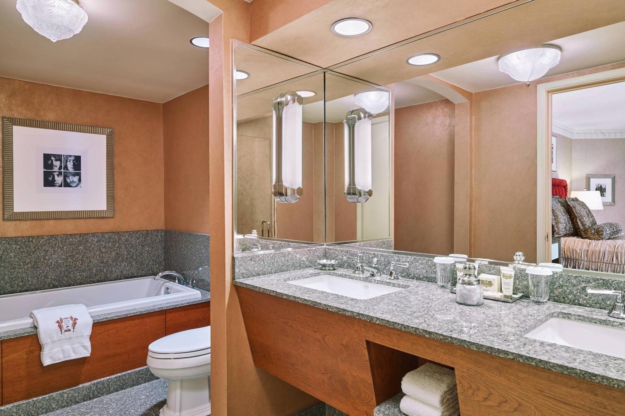 One-Bedroom Beatles King Suite City View