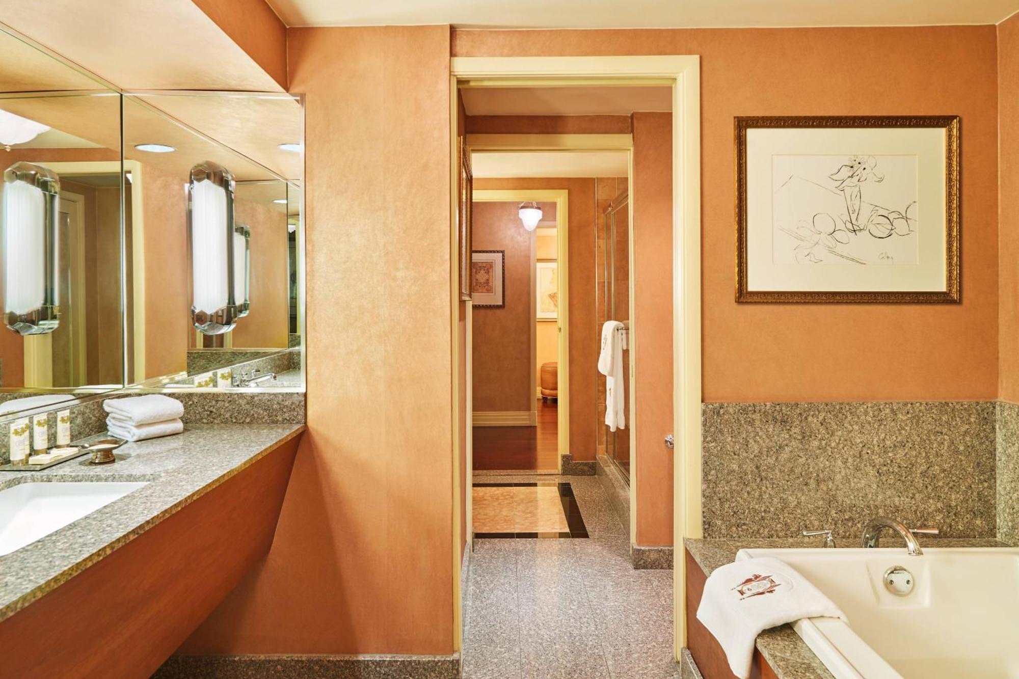 One-Bedroom Royal King Suite City View