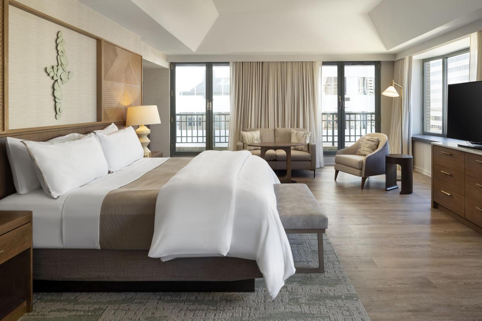 Luxury Suite 1 Bedroom Suite 1 King