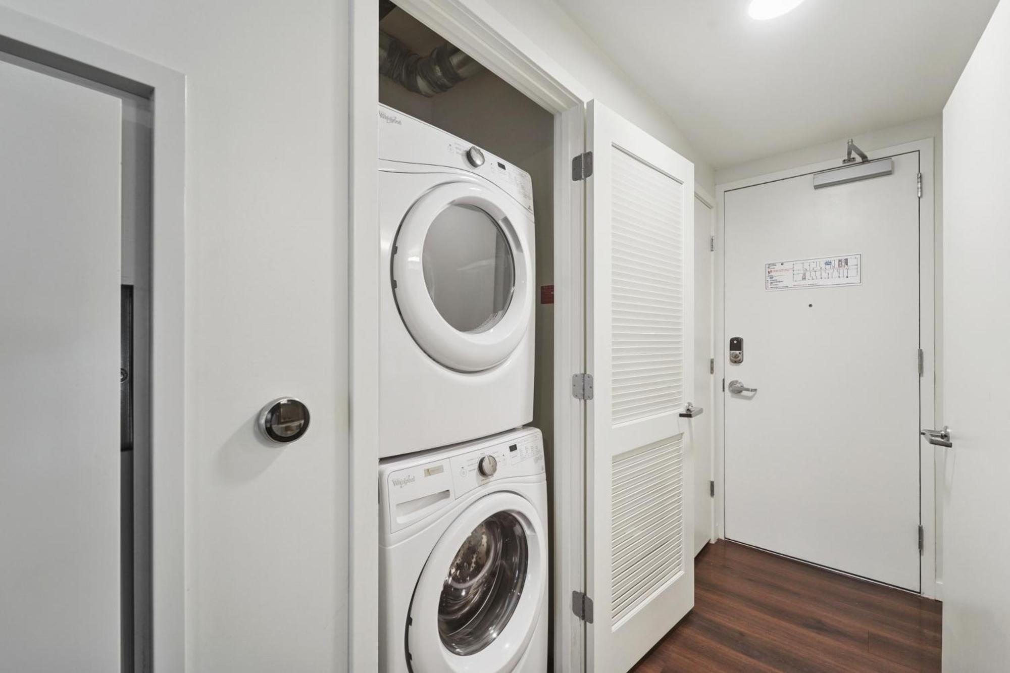1 Bedroom Designer Furnished Apt at Union Station