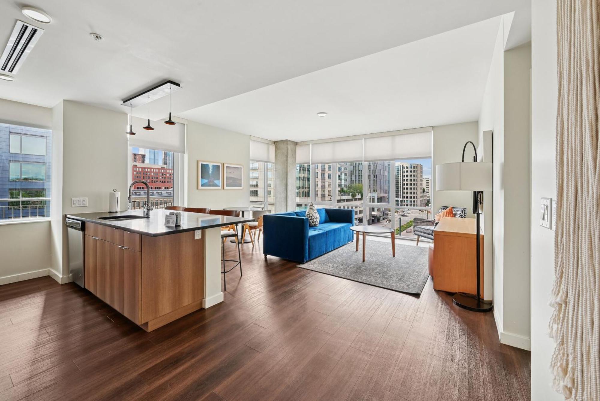 2 Bedroom Designer Furnished Apt at Union Station