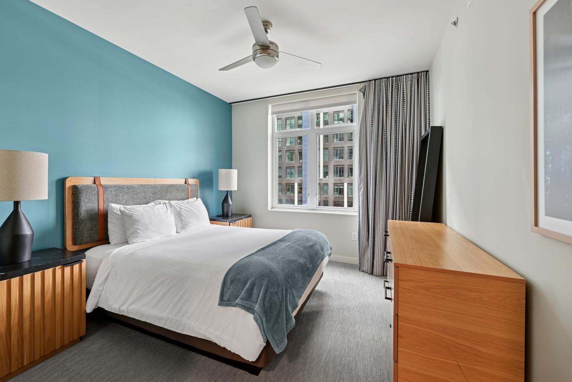 2 Bedroom Designer Furnished Apt at Union Station