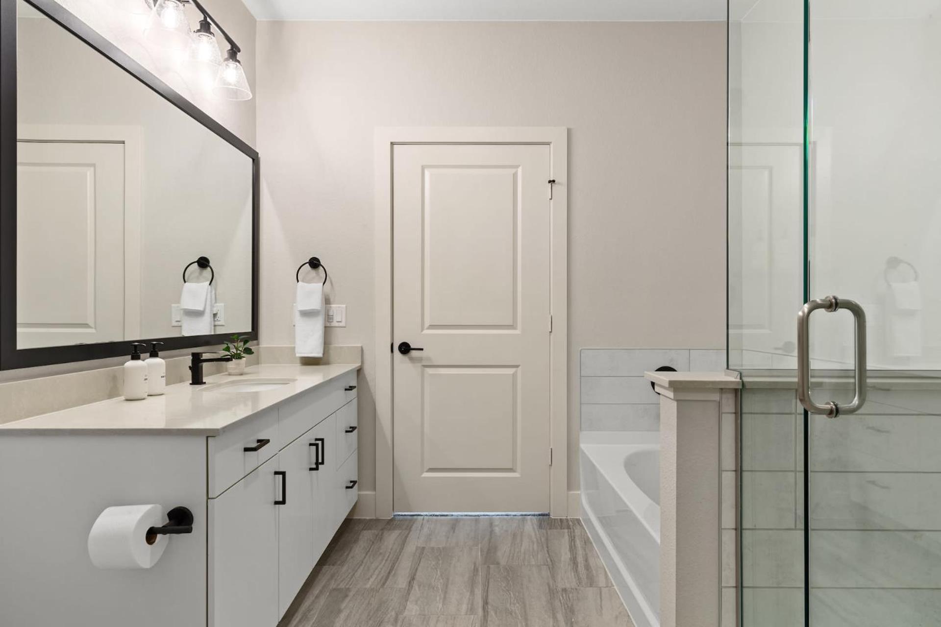 Three-Bedroom Apartment Self Check Virtual Front Desk