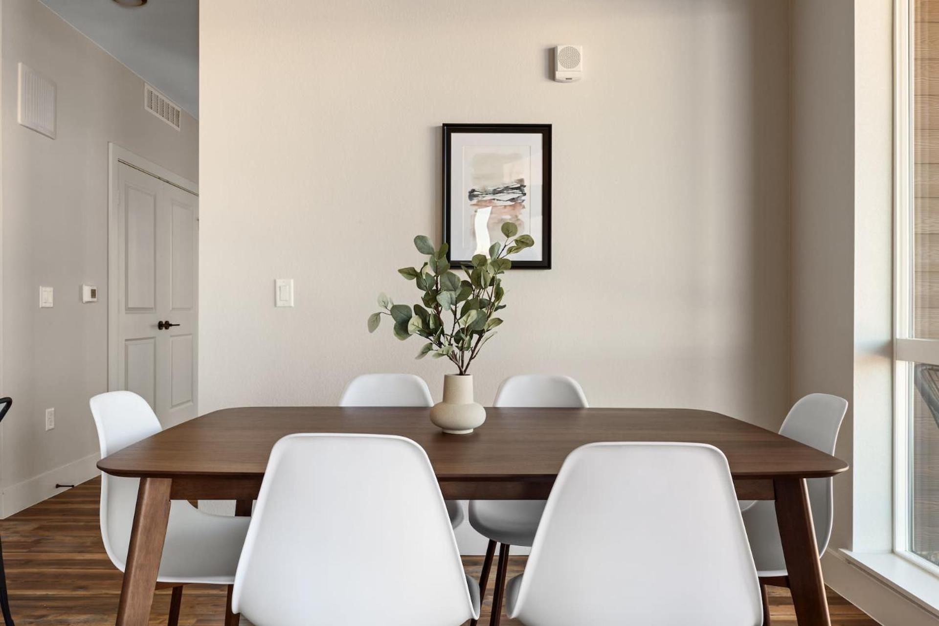 Three-Bedroom Apartment Self Check Virtual Front Desk