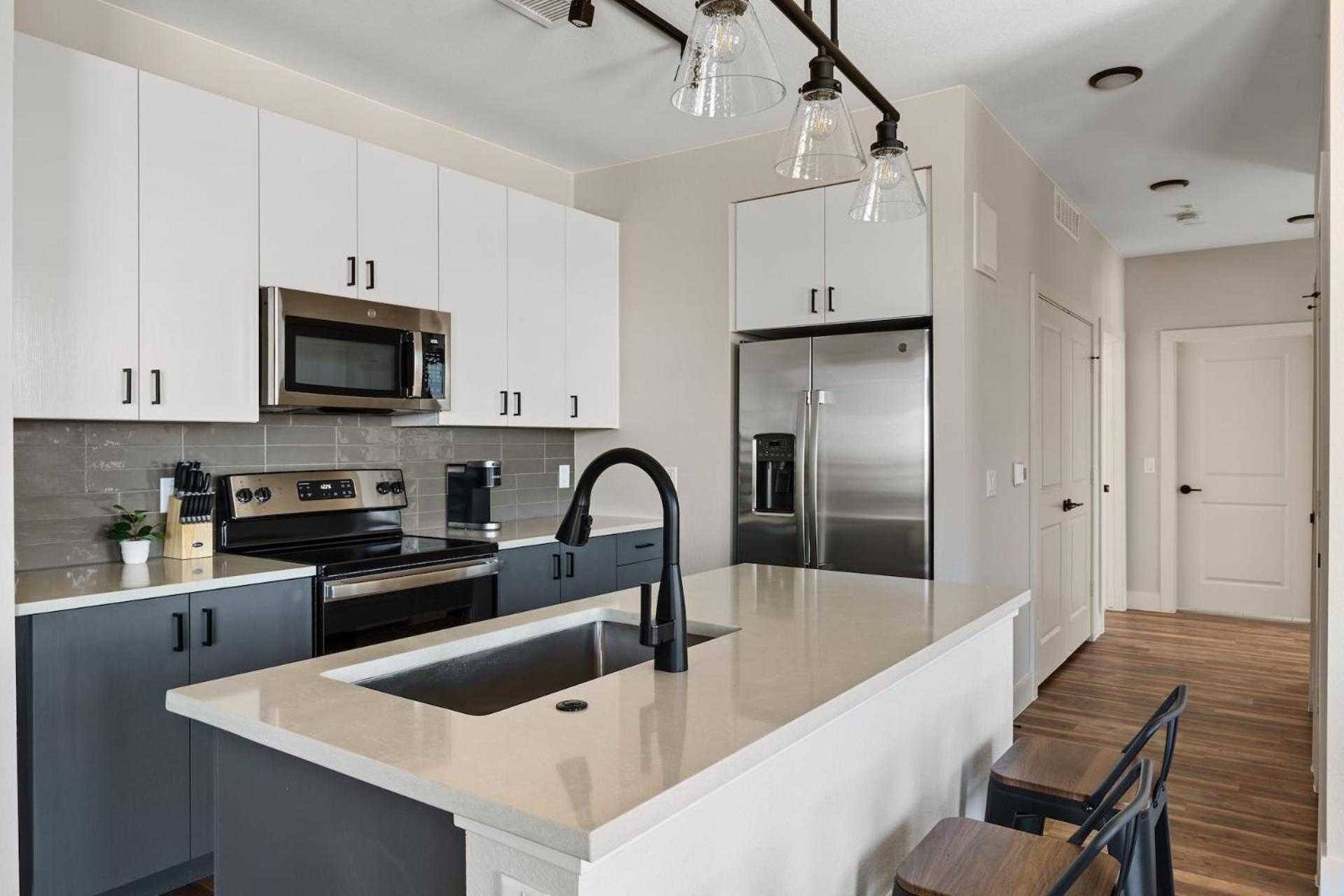 Three-Bedroom Apartment Self Check Virtual Front Desk