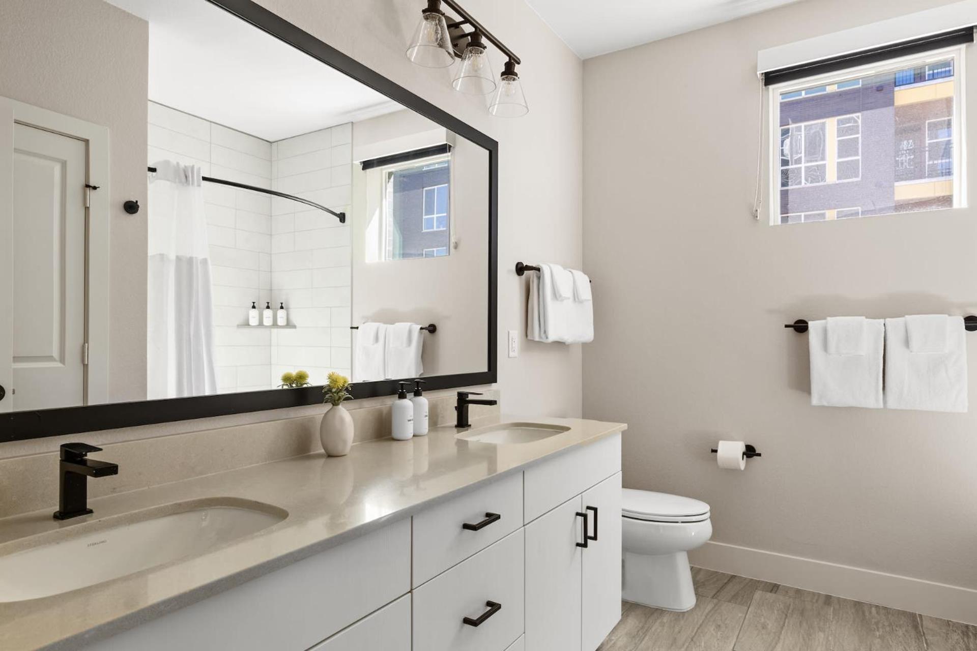 Three-Bedroom Apartment Self Check Virtual Front Desk