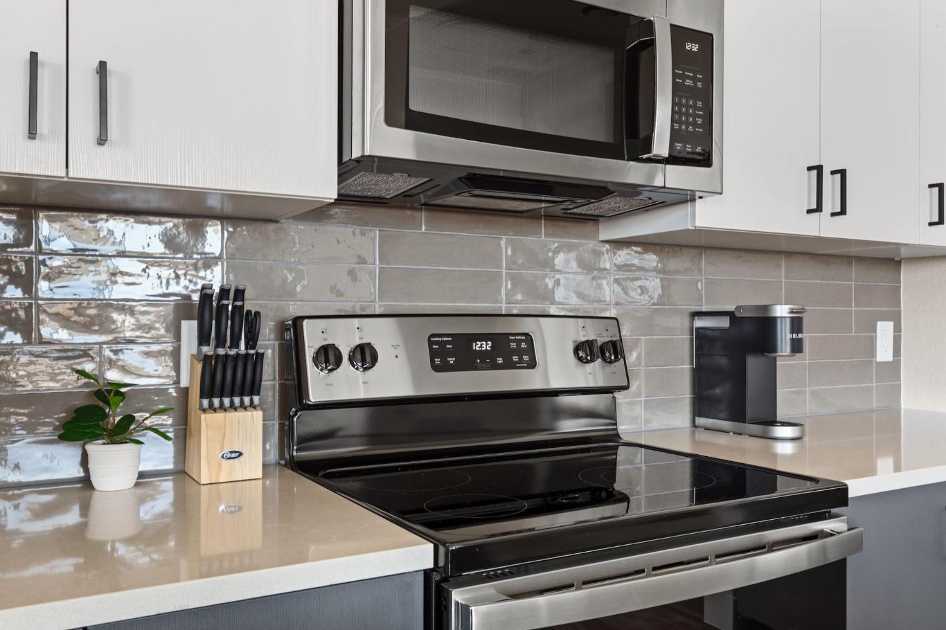 Three-Bedroom Apartment Self Check Virtual Front Desk