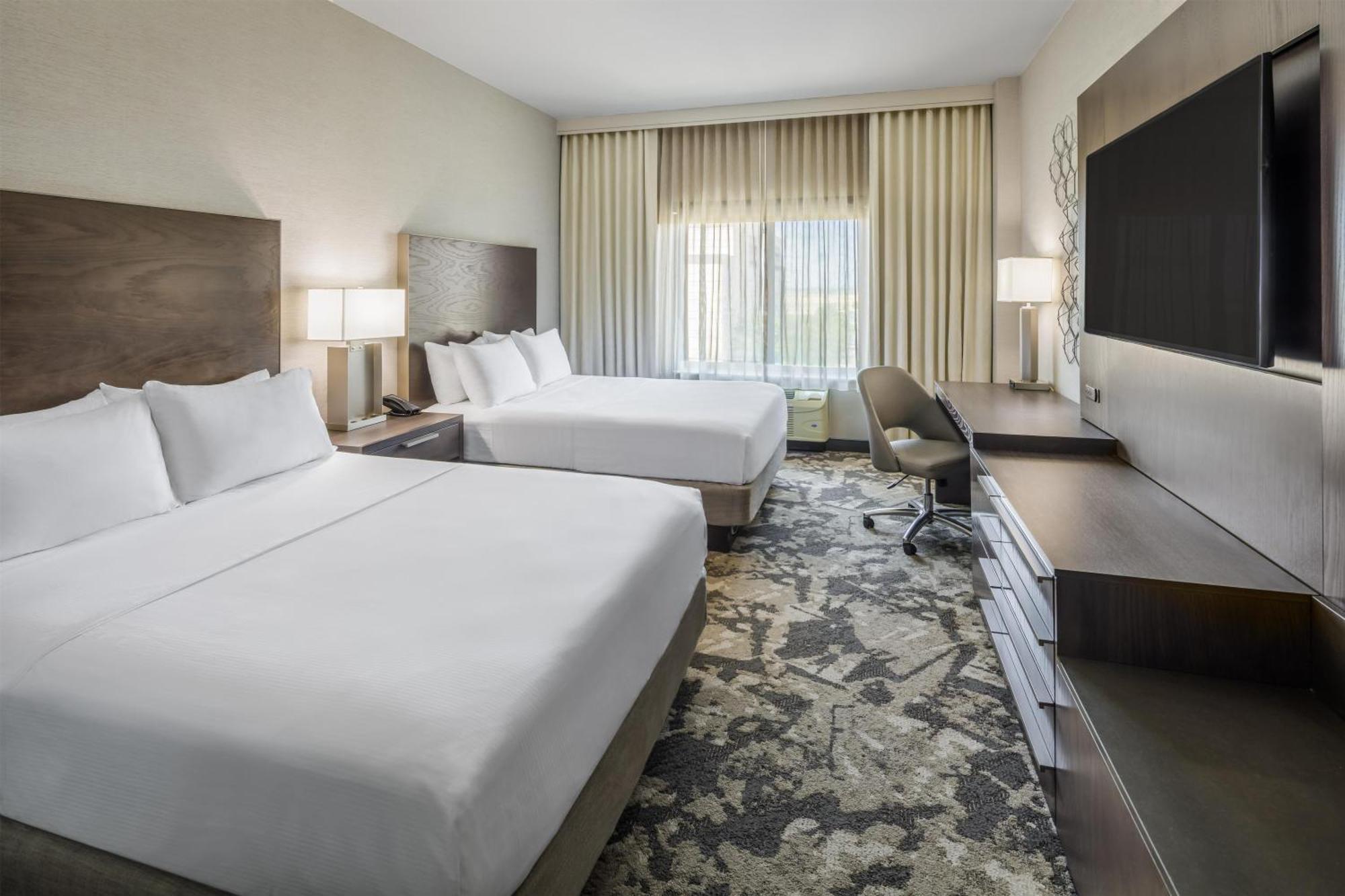 Two-Room Suite Two Queen Beds