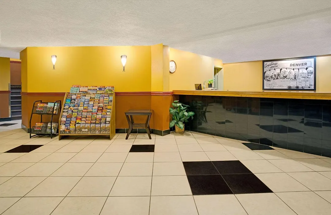 Super 8 By Wyndham Denver Stapleton-1