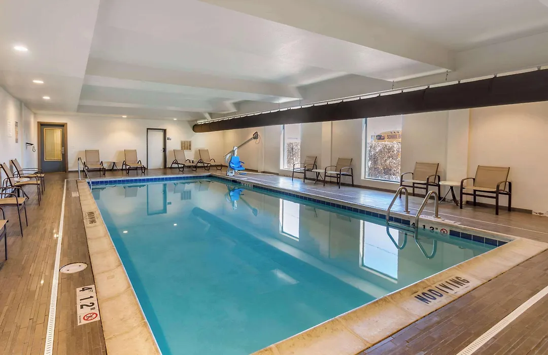Comfort Suites Near Denver Downtown-1