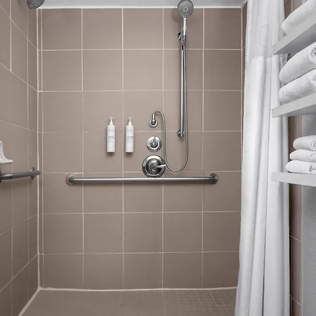 Hampton Inn & Suites Denver-Cherry Creek-2